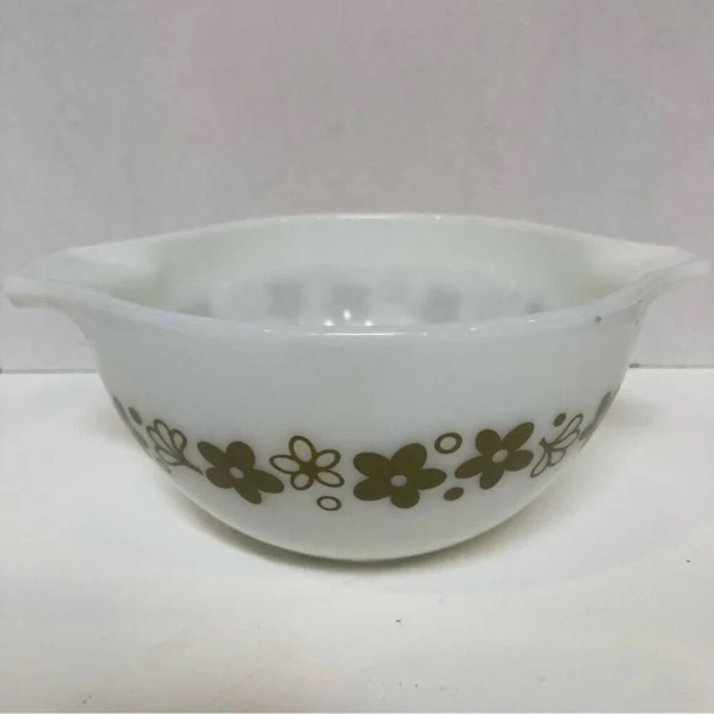 Vintage 60s-70s Rare Pyrex # 441; 1-1/2 pint; Bowl; Crazy Daisy Pattern